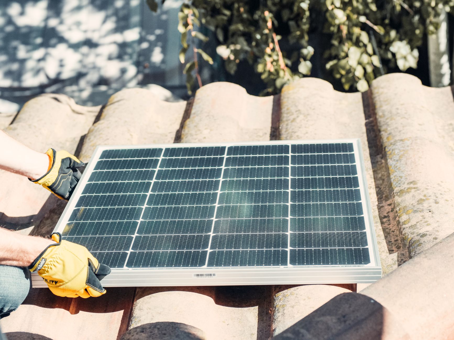 Installateur panneaux solaires équipe à Pantin